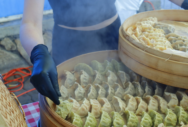 Pusat-Custom-Dimsum-Tampil-Beda-Mulai-dari-Bentuk-hingga-Rasa-FOODINA-1